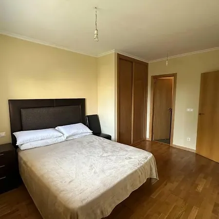 Amplio Piso Con Garaje Privado Y Piscina Appartamento